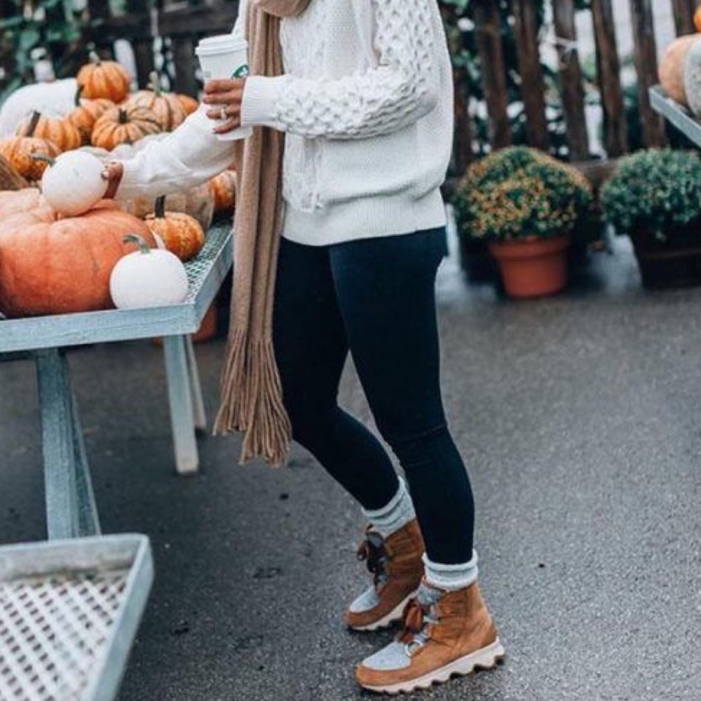 ❄️ Fleece Lined Footless Leggings Regular and Plus - Picture 2 of 4